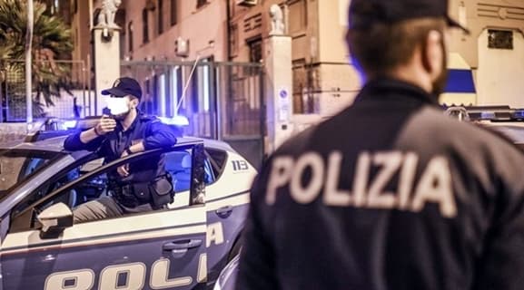 Reagisce ai poliziotti, arrestato con 7 dosi di cocaina Genova