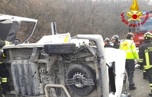 Tragico incidente sulla A7 Genova Milano, un morto e quattro feriti