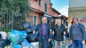 Tappi di plastica per aiutare gli altri 3