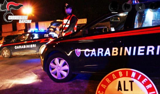 Carabinieri Savona controllano una coppia di trentenni ma vengono aggrediti