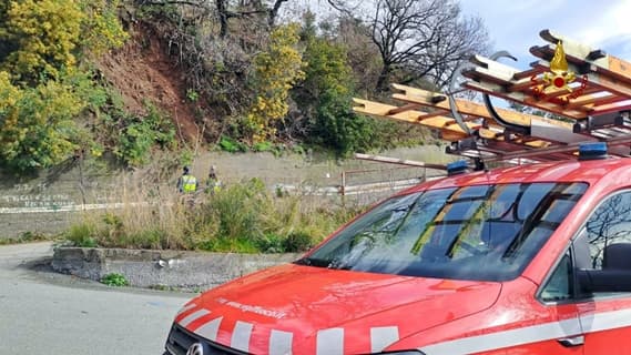 Frana minaccia la strada a Genova Borzoli