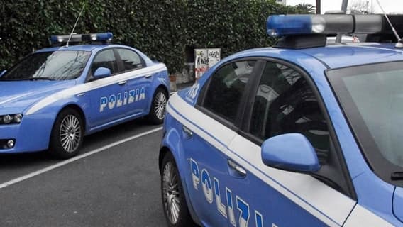 Savona forza le porte per entrare dalla fidanzata, arrestato aggredisce gli agenti