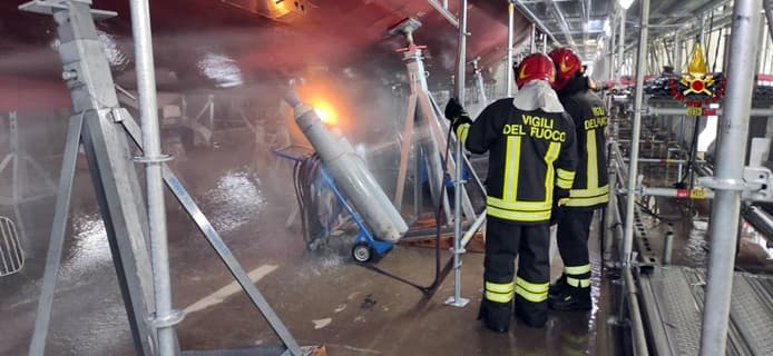 Incendio bombola acetilene ai cantieri navali di Sestri Ponente