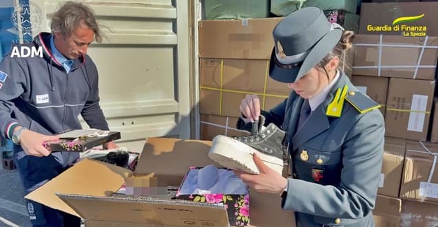 Sequestrate ottomila paia di calzature contraffatte provenienti dalla Cina – VIDEO
