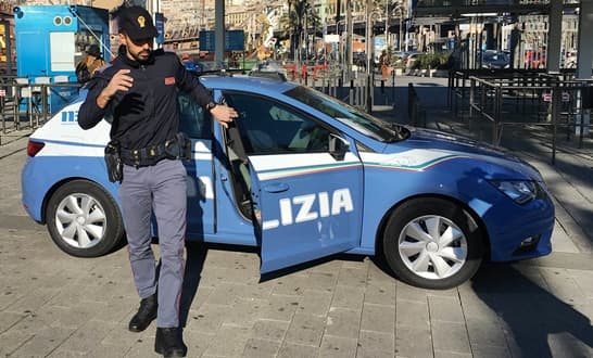 Due donne entrano in casa di una anziana per derubarla, arrestate a Genova