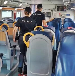 Polizia Polfer Genova Brignole a bordo treno