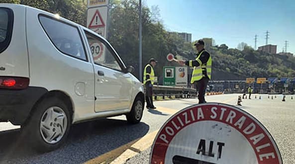 Sanzionati due autisti di trasporto generi alimentari dalla Polizia Stradale