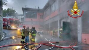 Genova Fiamme in una fabbrica ad Avegno 2