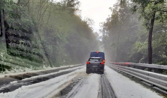 Bomba di acqua e grandine tra Sassello e Pontinvrea – VIDEO