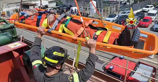Vigili del fuoco esercitazione al terminal in porto a Genova – VIDEO