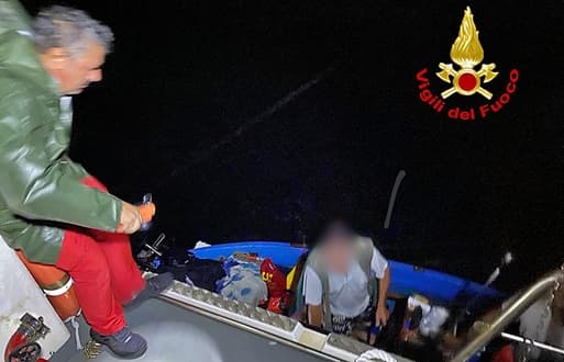 Burrasca nella notte su Genova, soccorsa imbarcazione di pescatori a Nervi