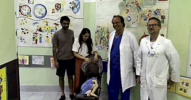 Gaslini operazione salvavita a paziente inglese di 4 anni, ora Aaniya sta bene – VIDEO