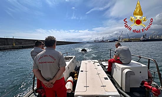 Imbarcava acqua a un miglio dal porto di Genova