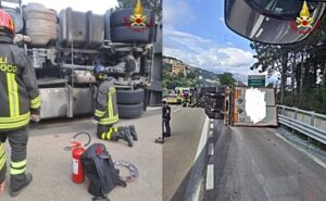 Grosso mezzo si ribalta sulla A10 Savona 3