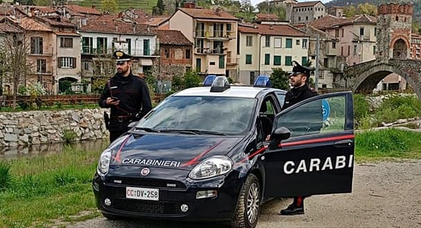 Si sveglia e trova un ladro in camera, urla ma viene bloccata, 23enne arrestato a Millesimo