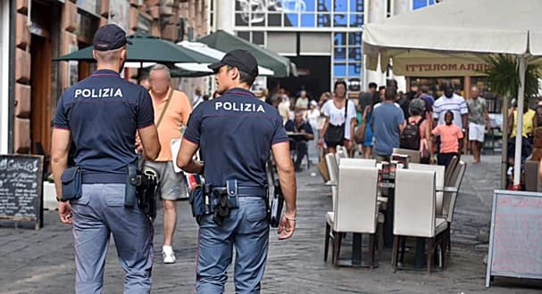 Ruba uno zaino, preso un ricercato e furto, tre operazioni della Polizia di Stato di Genova
