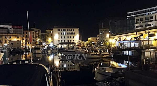 Savona prima rapina sul lungomare poi in Darsena, calci e pugni ai poliziotti