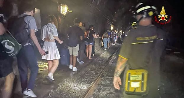 Treno bloccato in galleria tra Brignole e Principe, passeggeri evacuati