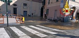 Allagamento in piazzetta San Teodoro a Genova 08