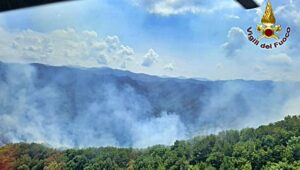 Incendio in corso in Valbrevenna Genova 04