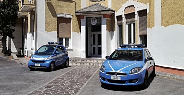 Dopo il furto la fuga nel Budello di Alassio, 37enne colpisce i poliziotti ma viene arrestato