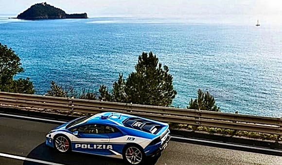 Tappa a Savona della campagna sicurezza stradale Polizia di Stato