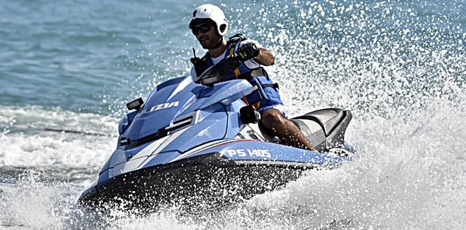 Savona servizi in mare con le moto d’acqua della Polizia di Stato