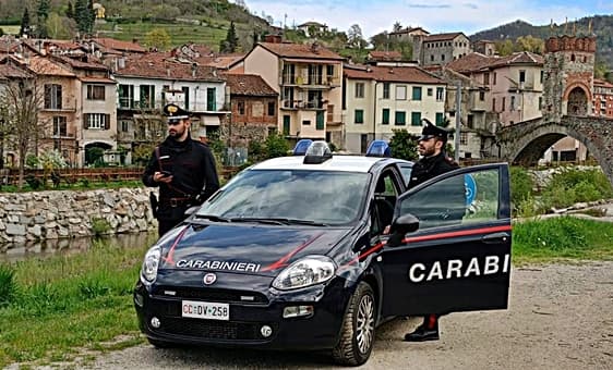 Savona arrestati due truffatori che colpivano in tutta Italia con assegni intestati a deceduti