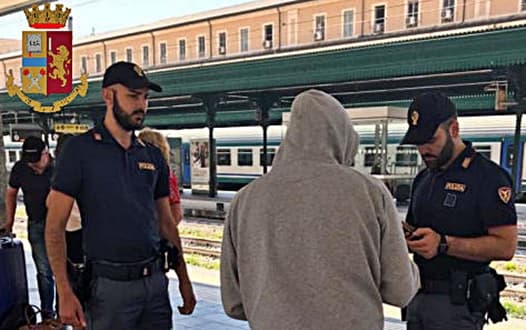 Due arresti sui treni della Liguria per furto di bagaglio e ricercato dal 2015