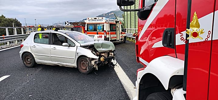 Incidente sulla A10 tra Pegli e Prà verso Savona, due feriti a Villa Scassi