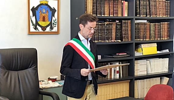 Attenzione a ciò che scrivete sui social, sindaco Loano vince denuncia – querela