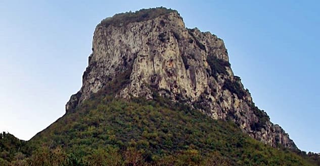 Rocciatore caduto muore dopo il ricovero al Santa Corona