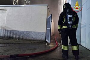 Incendio a cabina elettrica in porto a Genova 1