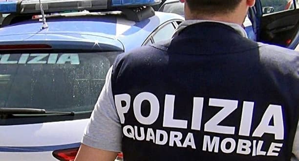 Rubava su auto in piazza Grimaldi, 36enne arrestato a Genova