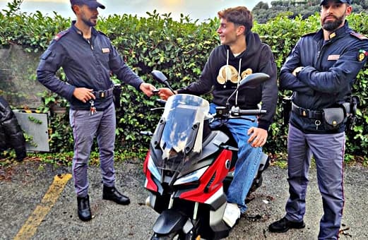 Gli rubano lo scooter ma la Polizia trova il responsabile, restituito al proprietario genovese