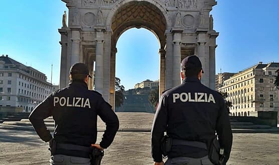 Polizia Genova servizi anticrimine interforze nei vicoli del centro storico