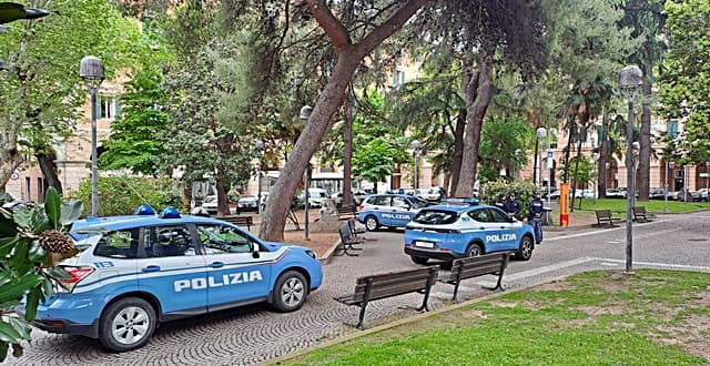 Savona intervento Volanti in piazza del Popolo, un arresto per spaccio