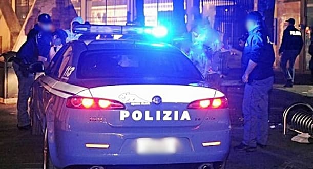 Savona prima le botte alla compagna poi si scaglia contro gli agenti