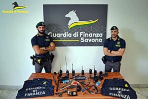 Savona bloccati 3 giovani in autostrada con armi