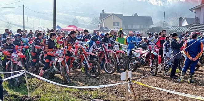 Sassello sono più di 120 moto alla Gimkana di Albergare – VIDEO