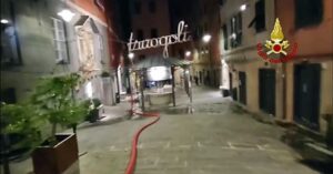 Incendio in piazza Truogoli di Santa Brigida a Genova 3