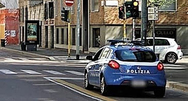 Cerca di spaccare le casse di un parcheggio, arrestato a Genova