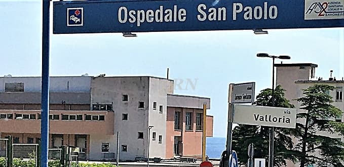 Sassello 86enne cade e finisce su di un’auto, trasportato al pronto soccorso in codice giallo