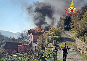 Fiamme in una abitazione a Genova Sant’Olcese 1