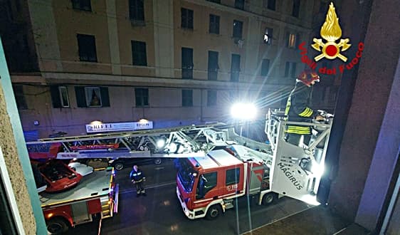 Incendio abitazione a Sampierdarena, danni ingenti