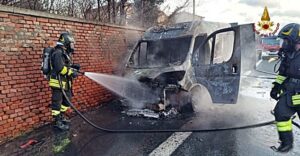 Incendio in autostrada A7 di un furgone 3