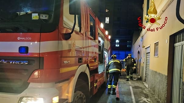 In serata incendio a Cornigliano, otto intossicati al pronto soccorso