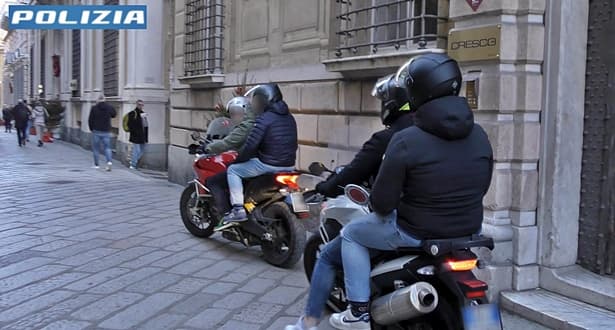 Rapina in centro storico, arrestati tre stranieri dalla Polizia