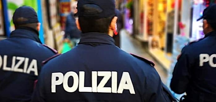 Beccati mentre rubano in un ristorante a Genova, 2 arrestati