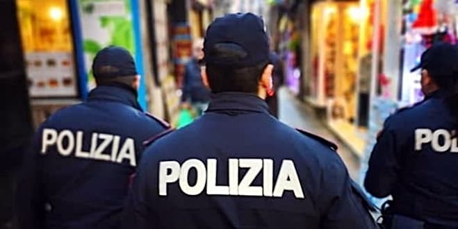 Fermato in un circolo con 17 dosi cocaina, arrestato a Genova